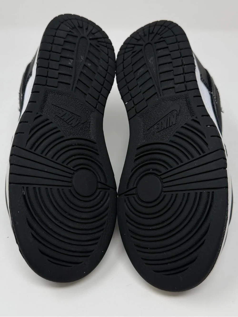 Kids Nike Dunks Black & White Low-Top Sneakers Sz. 1.5y